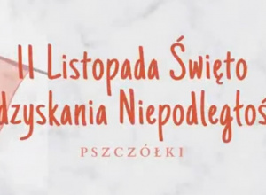 Na białym tle napis czerwonymi literami - 11 listopada Święto Odzyskania Niepodległości. Po prawej stronie orzeł, po lewej flaga Polski.